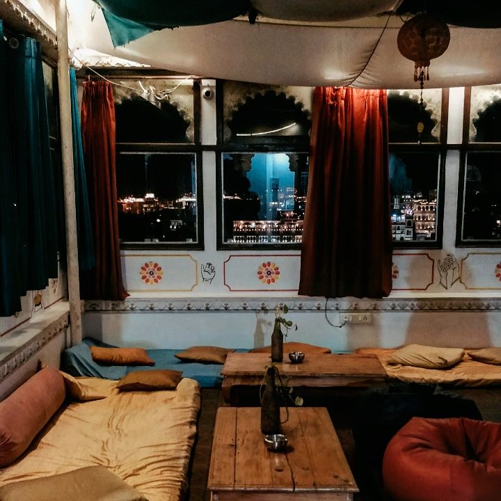Photo of Bunkyard Hostel, Lal Ghat Road, Silawatwari, Udaipur, Rajasthan, India by Varsha Suresh