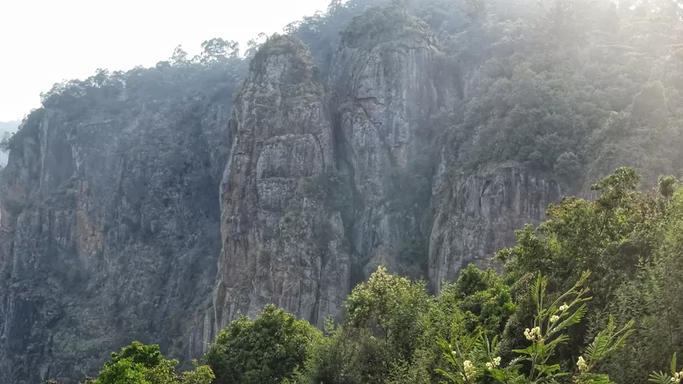 Photo of Pillar Rocks Viewpoint, Pillar Rocks Road, Kodaikanal, Tamil Nadu, India by Meghali Ghosh