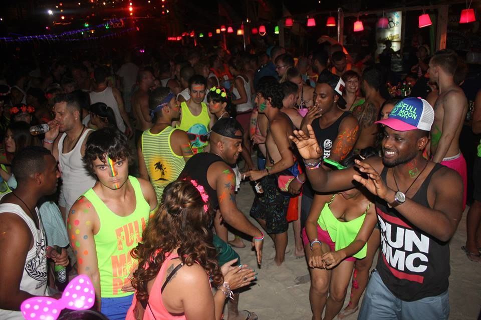 Photo of Asia's Craziest & Wildest Full moon Party in Phangan #Thailand #MyCrazyParty 6/17 by TheCrazyIndianNomad