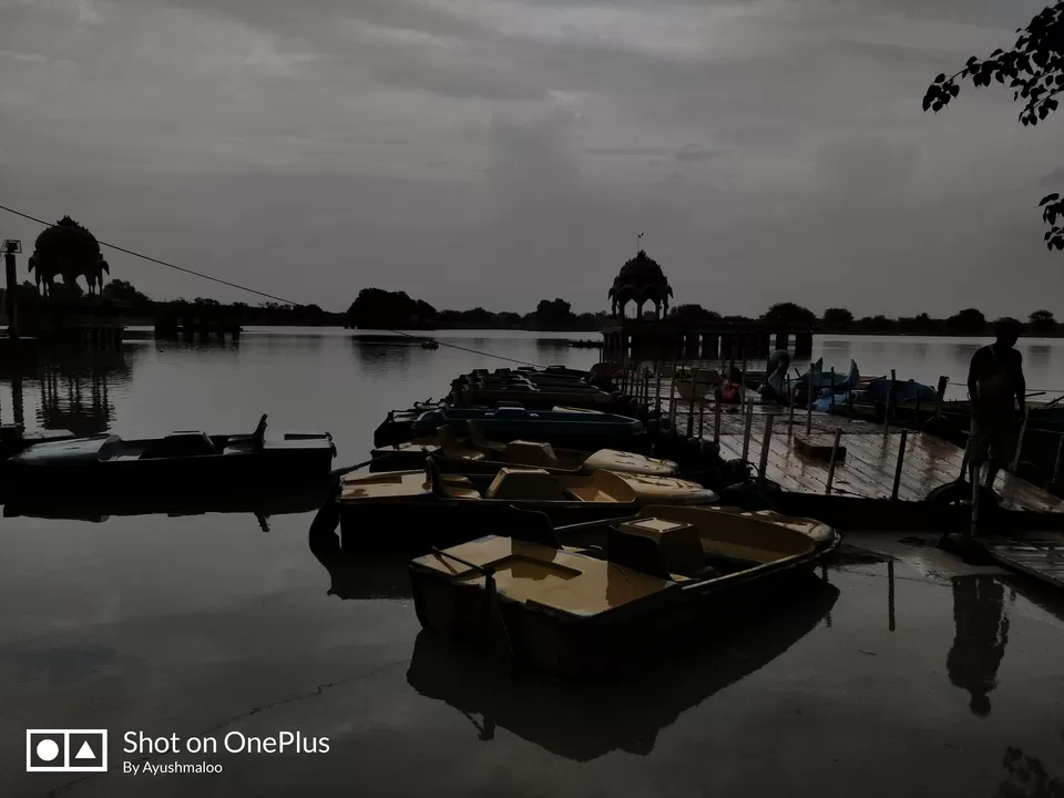 Photo of Gadi Sagar Lake, Postal Colony, Jaisalmer, Rajasthan by Thesundaytraveller