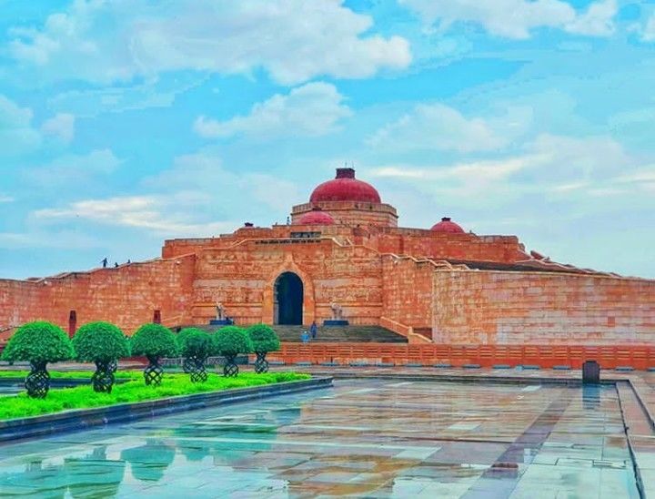 Photo of लखनऊ : मुस्कुराइये आप लखनऊ में है। by Faisal Ansari