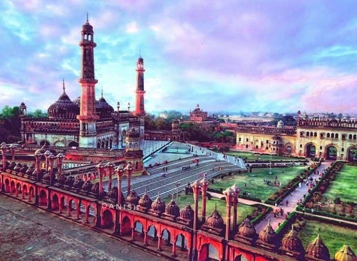 Photo of लखनऊ : मुस्कुराइये आप लखनऊ में है। by Faisal Ansari