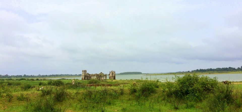 Photo of The submerging church- Shettihalli 8/10 by Thejus- Lost Maps