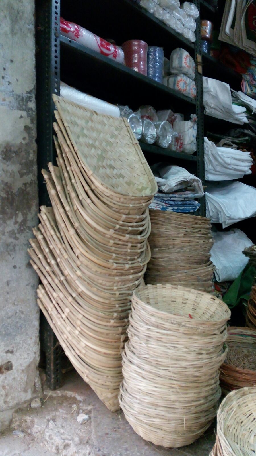 Photo of Azadpur Subzi Mandi – Asia's largest wholesale fruits and vegetables market 26/46 by Travellian.in