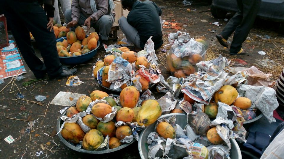 Photo of Azadpur Subzi Mandi – Asia's largest wholesale fruits and vegetables market 35/46 by Travellian.in