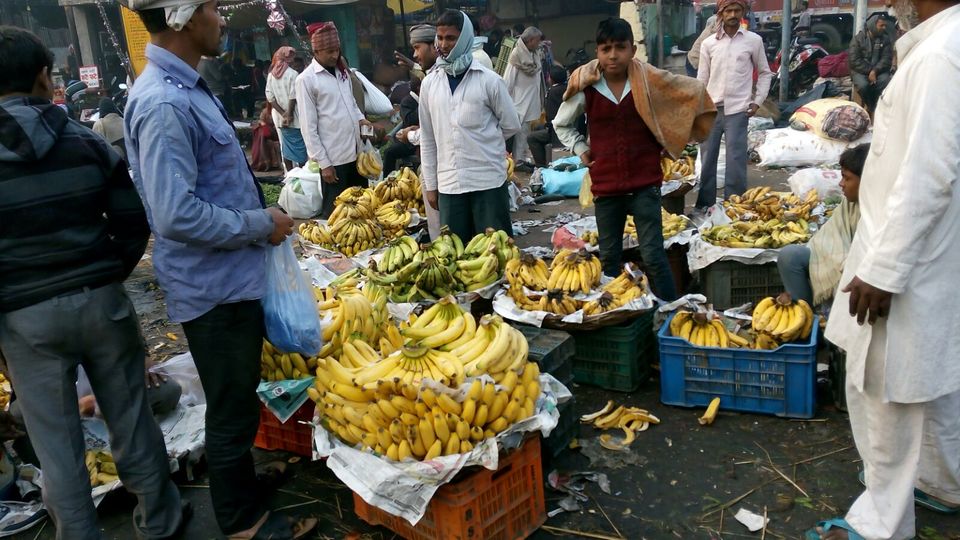 Photo of Azadpur Subzi Mandi – Asia's largest wholesale fruits and vegetables market 38/46 by Travellian.in