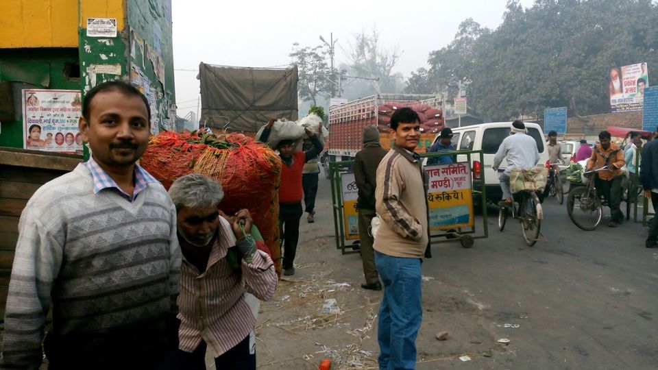 Photo of Azadpur Subzi Mandi – Asia's largest wholesale fruits and vegetables market 43/46 by Travellian.in