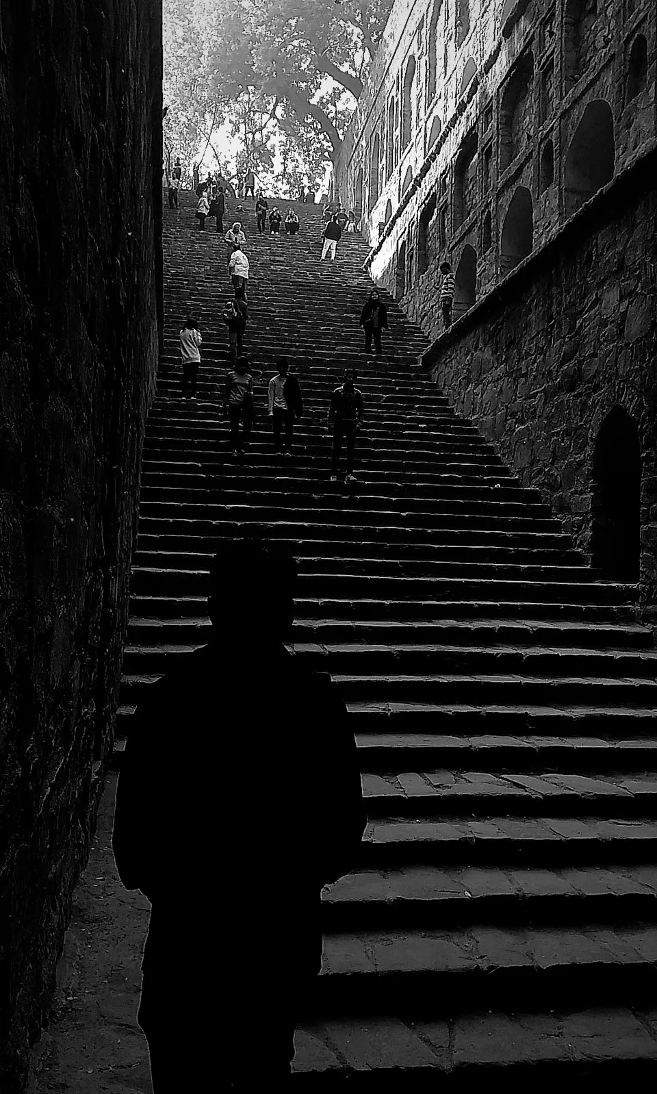 Photo of Agrasen ki baoli, Kasturba Gandhi Marg, near Diwanchand Imaging Centre, Hamdard Nagar, Vakil Lane, Mandi House, New Delhi, Delhi, India by Govind Satwani