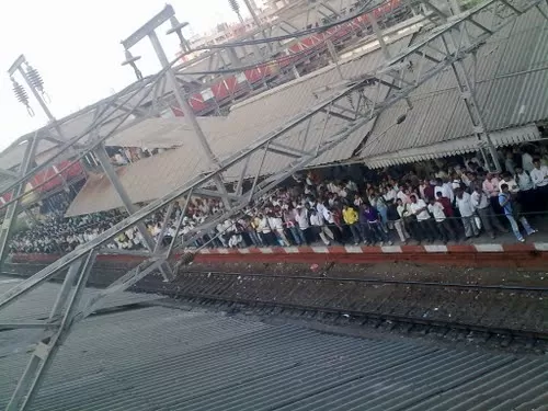 Photo of Kurla Railway Station, Station Road, Kurla West, Mumbai, Maharashtra, India by Mukti Masih