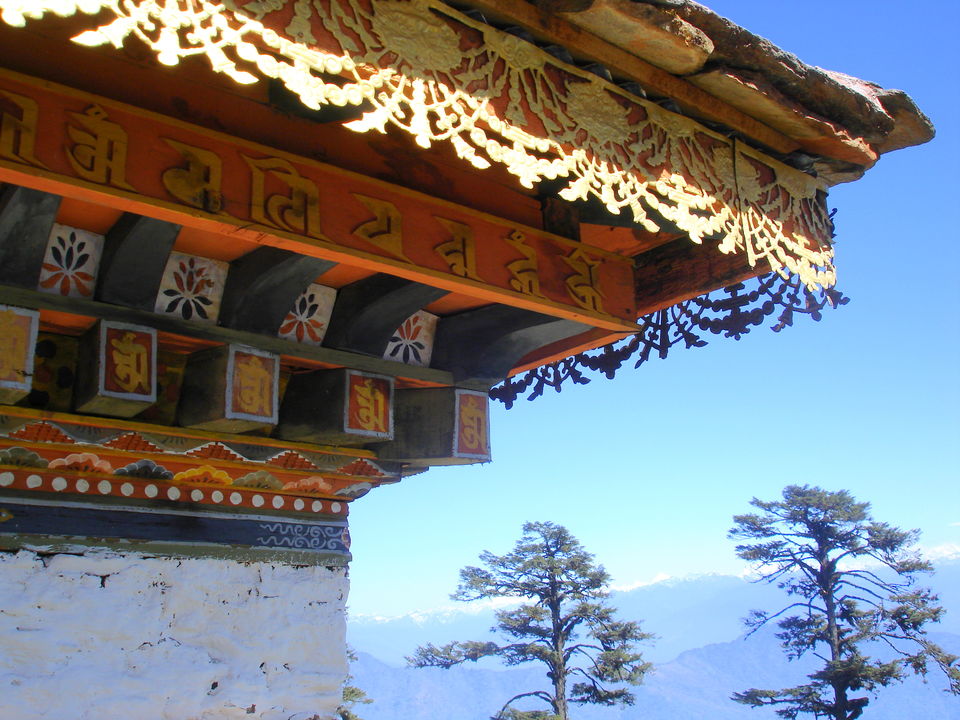 Photo of Dochula Chorten by Avanija Sundaramurti