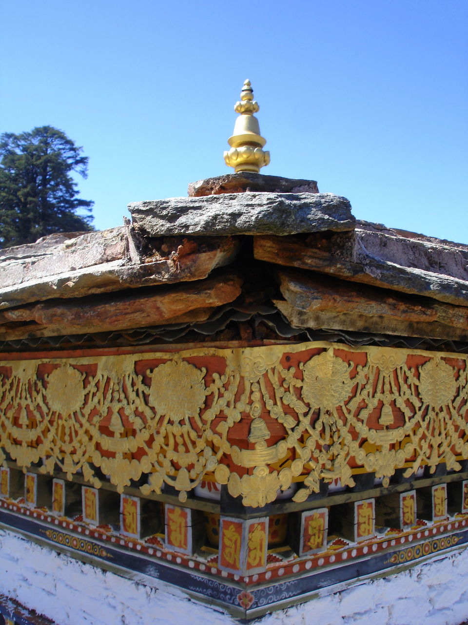 Photo of Dochula Chorten by Avanija Sundaramurti