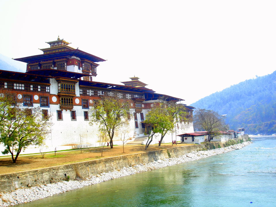 Photo of Punakha Dzong by Avanija Sundaramurti