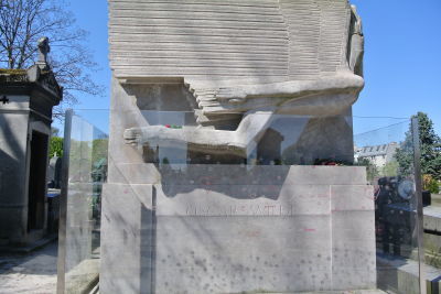 Photo of Père Lachaise Cemetery, Rue du Repos, Paris, France by Kayli Olson