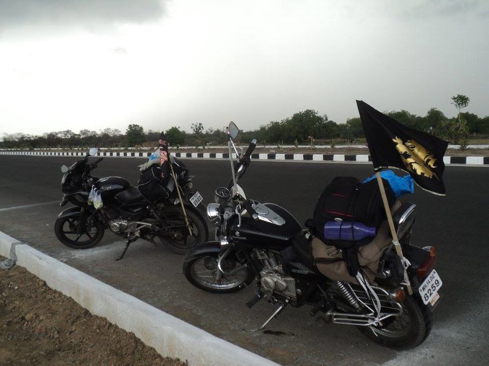Photo of Pune-Leh-Pune Bike Road Trip Of 6506 km 11/49 by Vineet Gupta