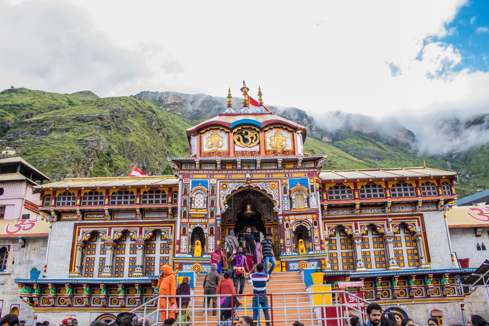Photo of Lose the Paunch, Get the Poncho: Monsoon Trek to Valley of Flowers & Hemkund Sahib by Arjit Anand