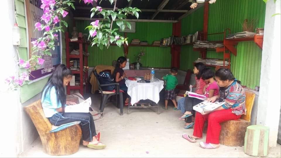 Photo of An Open Library Near Darjeeling Is Asking You to Steal Its Books by Neha Bhise Sadalge