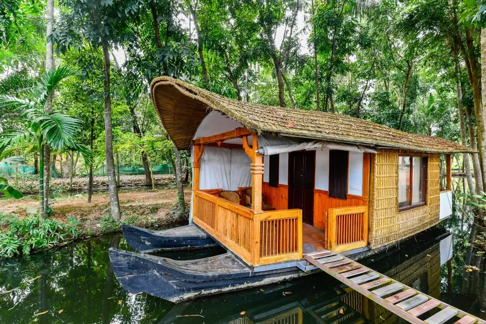 Photo of Stay in a Floating Room at Vembanad Lake in Kerala by Neha Bhise Sadalge