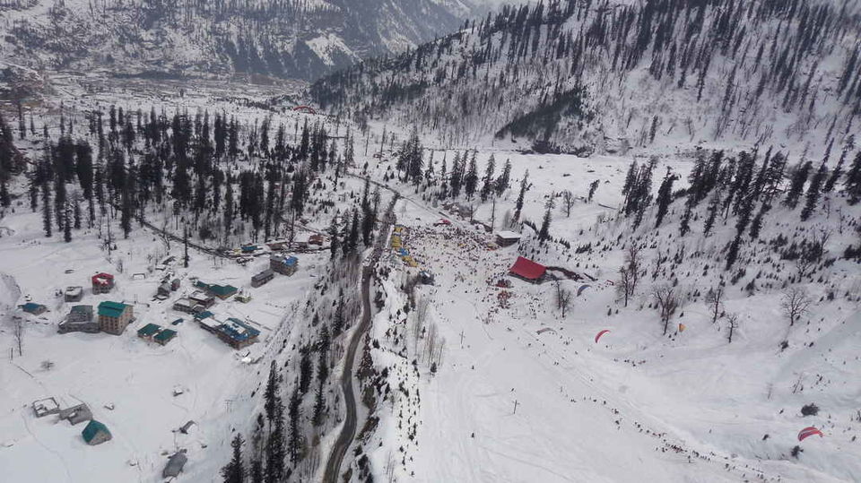 Photo of Heavy Snowfall in Higher Reaches of Uttarakhand Attracts Tourists From All Over by Neha Bhise Sadalge