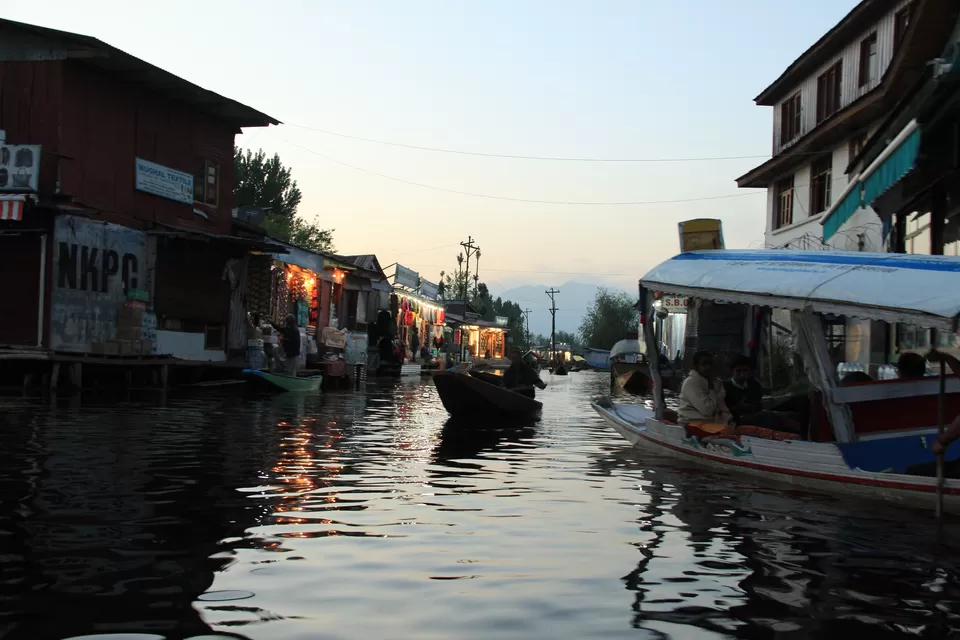 Photo of Dal Lake, Srinagar by Amisha Shah