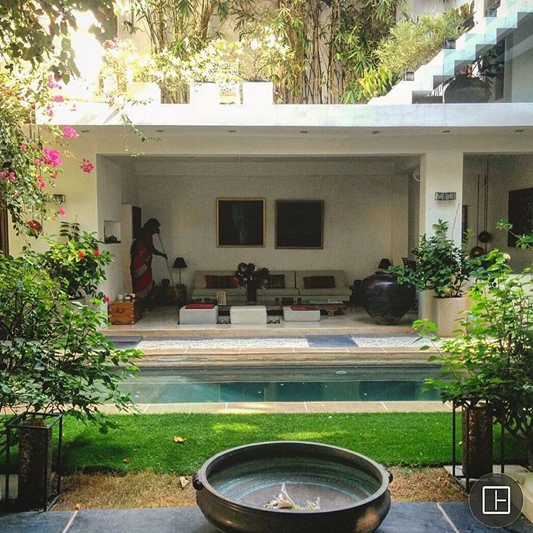 Photo of Planning Your First Solo Trip? FAQs For The Female Traveller 4/7 by Saanya Gulati