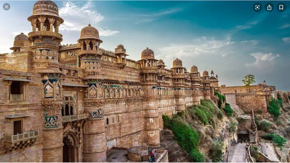 Photo of FAMOUS HISTORICAL PLACES TO SEE IN INDIA 2/10 by Radhika Narasimhan