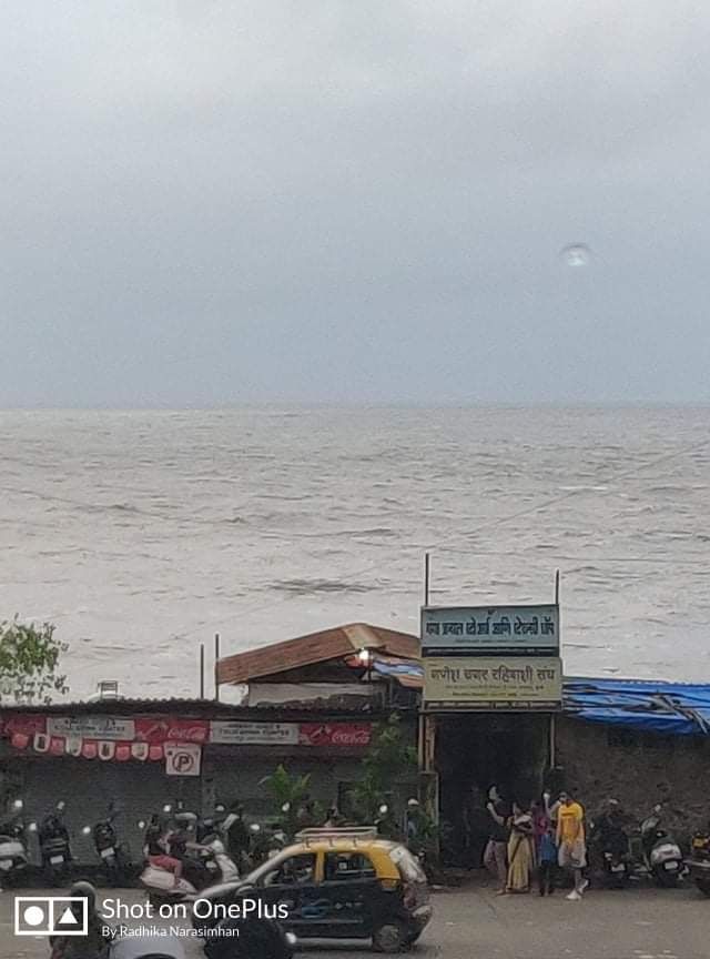 Photo of Drive to Bandra Beach 1/3 by Radhika Narasimhan