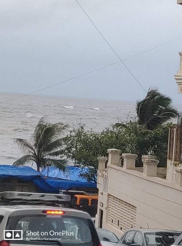 Photo of Drive to Bandra Beach 2/3 by Radhika Narasimhan