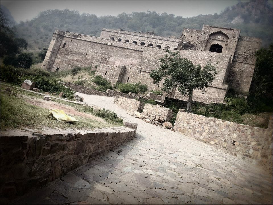 Photo of Bhangarh Fort, Bhangarh, Rajasthan, India by Rahul Arora