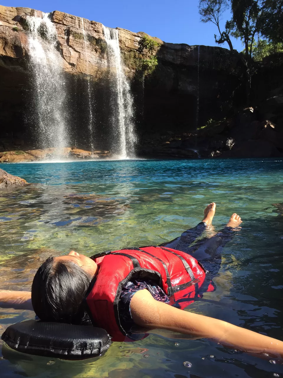 Photo of Krang Shuri Waterfall, Meghalaya, India by Sanjana Gupta