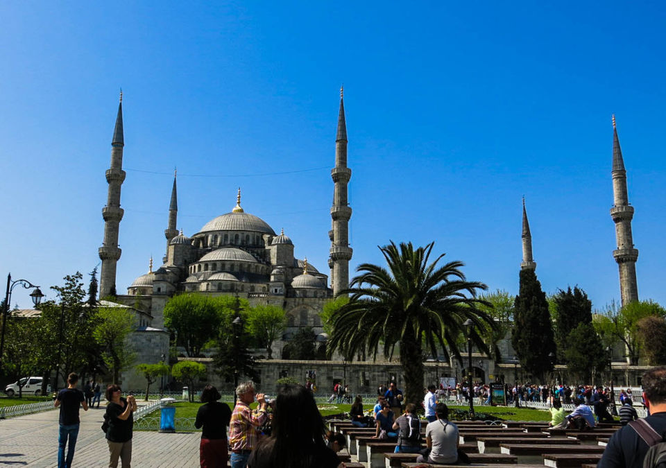 Photo of Sultanahmet Camii (Blaue Moschee), Istanbul, Turkey by Jacqui Monorey