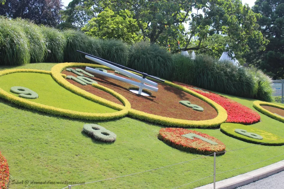 Photo of L'horloge fleurie, Quai du Général-Guisan, Geneva, Switzerland by Suheil Patel