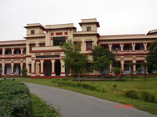 Photo of BHU, Pandit Madan Mohan Malviya Road, Benares, Uttar Pradesh, India by Ankita Misra