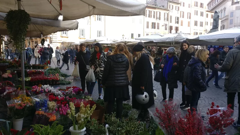 Photo of Campo de' Fiori, Piazza Campo de' Fiori, Rome, Metropolitan City of Rome, Italy by Akshi Kathait