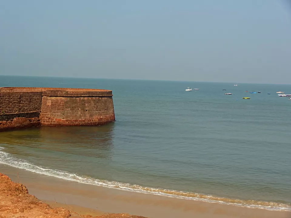 Photo of Sinquerium Beach, Candolim, Goa, India by Mrunal Jani