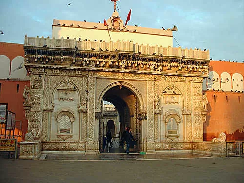 Photo of Karni Mata Temple, Deshnok, Rajasthan, India by Bēnil
