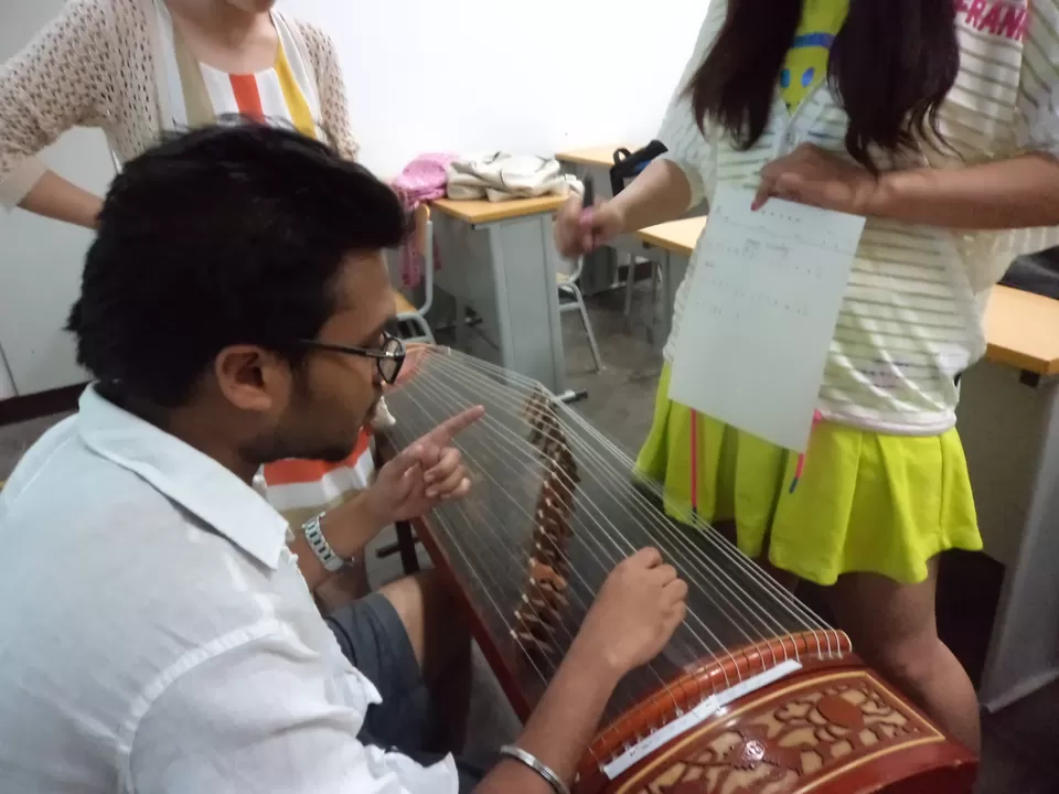 Photo of Enjoying Beijing differently- Trying out the Guzheng! by Harsh Agrawal