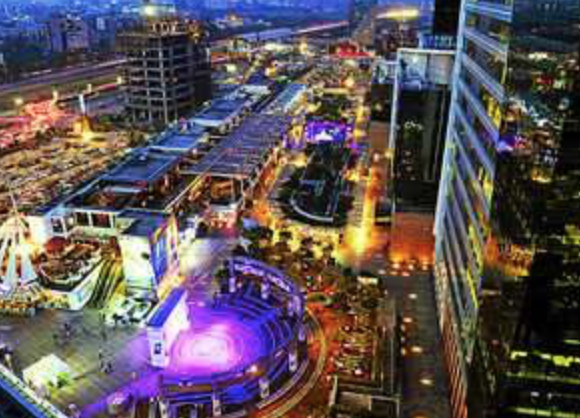 Photo of DLF CyberHub, DLF Cyber City, DLF Phase 2, Sector 24, Gurugram, Haryana, India by Vidhi Bubna