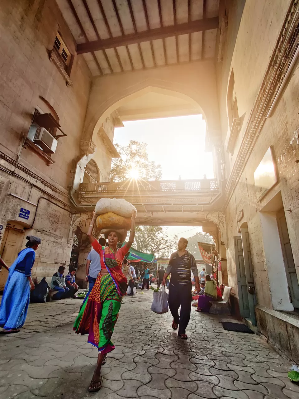 Photo of Khanderao Market Char Rasta, Vadodara, Gujarat, India by Hardik Ataliwala | Travel Photographer