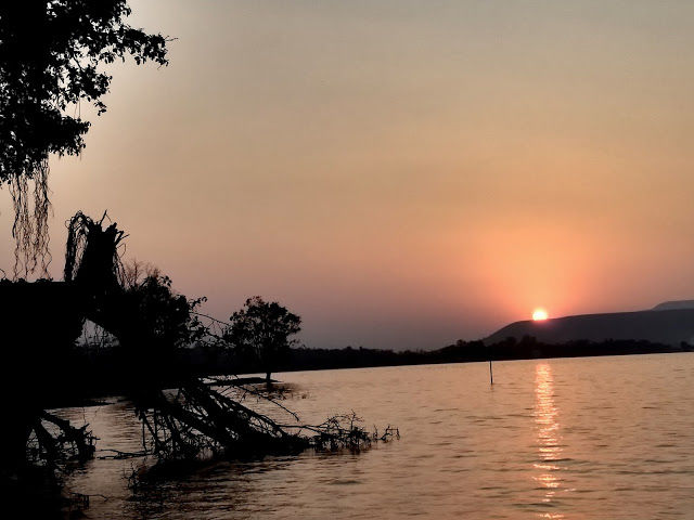 Photo of Sunset at khadakvasla dam, Pune 3/5 by janki sata