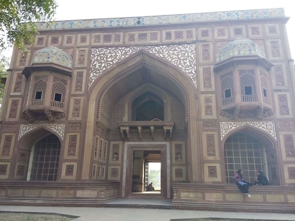 Photo of Solo Trip to Agra- Birthday At Taj Mahal by Tara Singh