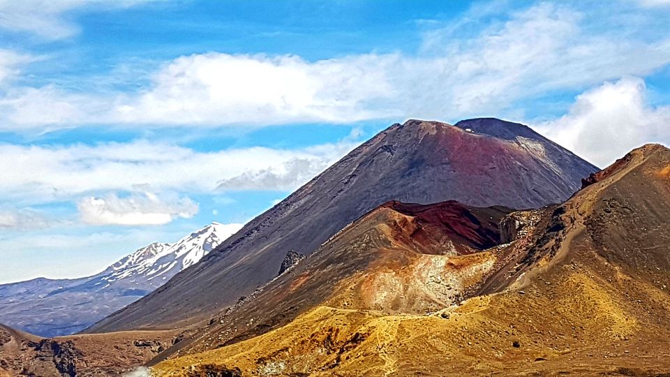 Photo of One of the "world's 10 best day hikes" - Tongariro Alpine Crossing 2/2 by Pooja Khandelwal