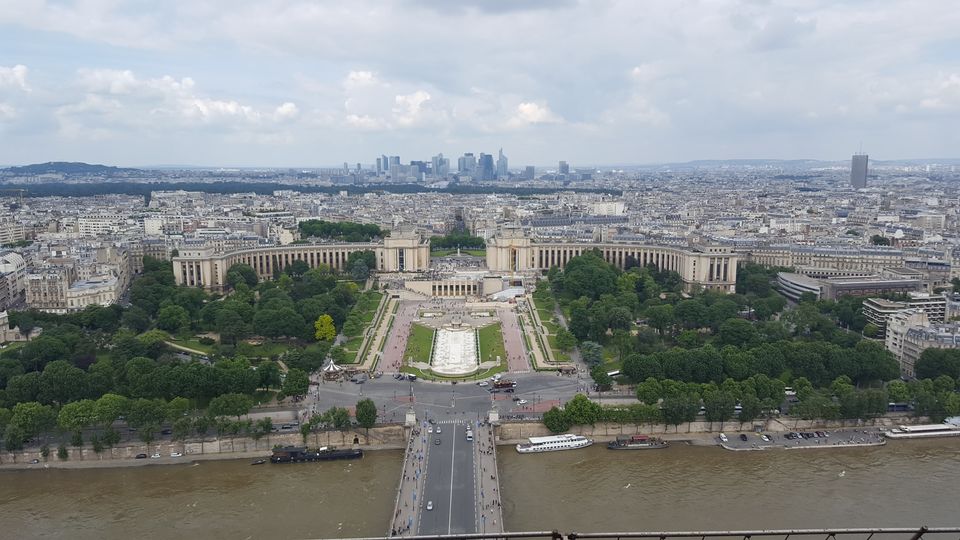 Photo of Eiffel Tower, Champ de Mars, Avenue Anatole France, Paris, France by Shraddha Subramanian