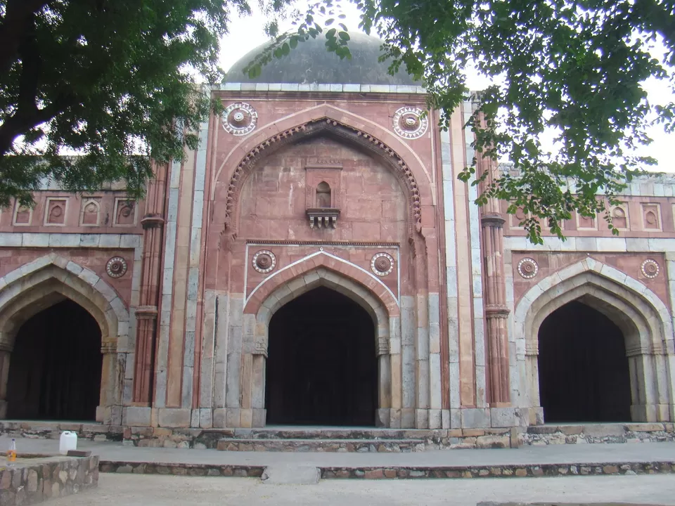 Photo of Jamali Kamali Mosque and Tomb, Mehrauli Archeological Park Trail, Christian Colony, Mehrauli, New Delhi, Delhi, India by Tony John