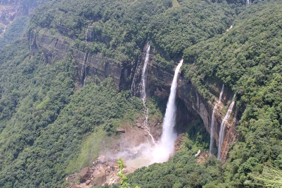 Photo of NohKaLikai Falls, Meghalaya by Atreyee Wandering