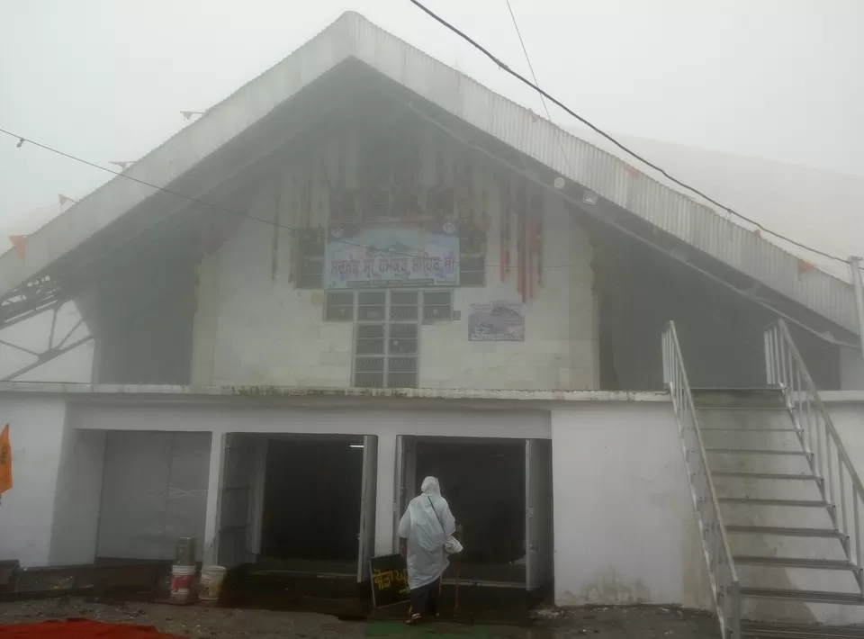 Photo of Sri Hemkunt Sahib : World's Highest Altitude Sikh Temple (Day 2) by Nishesh Singhal