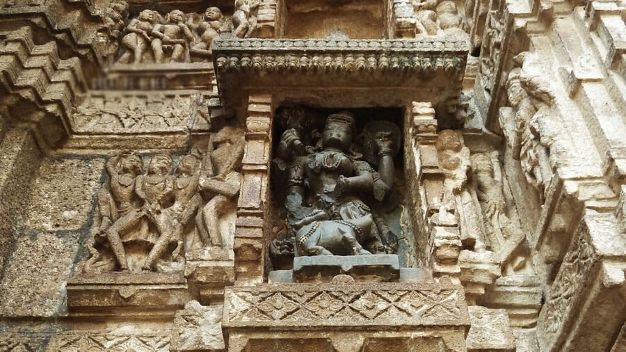 Photo of तांत्रिकों, कामुक मूर्तियों व सर्प भक्तों की नगरी : भारत के इस छुपे हुए कोने की सैर कीजिए 2/4 by लफंगा परिंदा