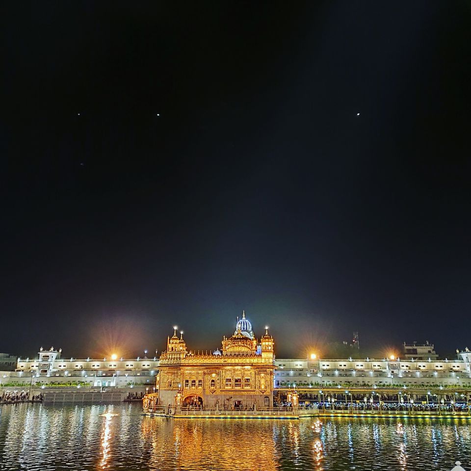 Photo of Golden Temple (Harmandir Sahib), Amritsar, India by Anik Patni