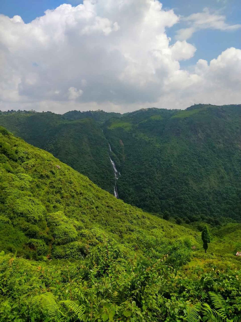 Photo of Thadlaskein Lake, Mukhla, Meghalaya, India by Thejaswini ChandreGowda