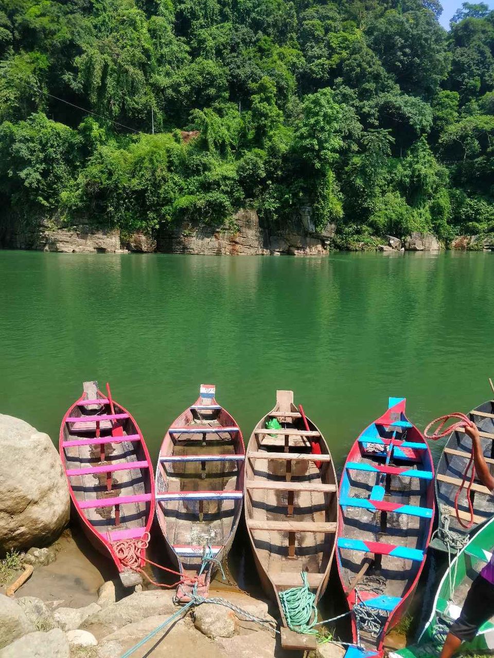 Photo of Thadlaskein Lake, Mukhla, Meghalaya, India by Thejaswini ChandreGowda