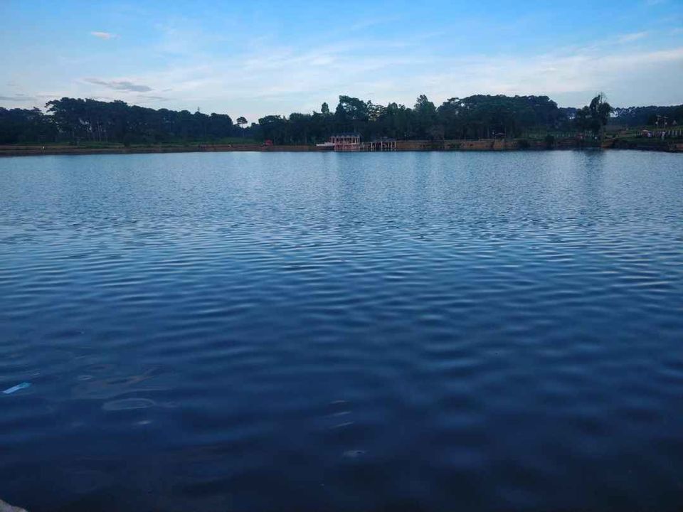 Photo of Thadlaskein Lake, Mukhla, Meghalaya, India by Thejaswini ChandreGowda